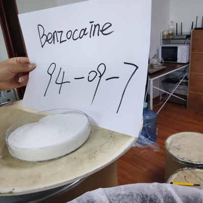 Порошок Benzocaine CAS 94-09-7 белый для фармацевтической продукции